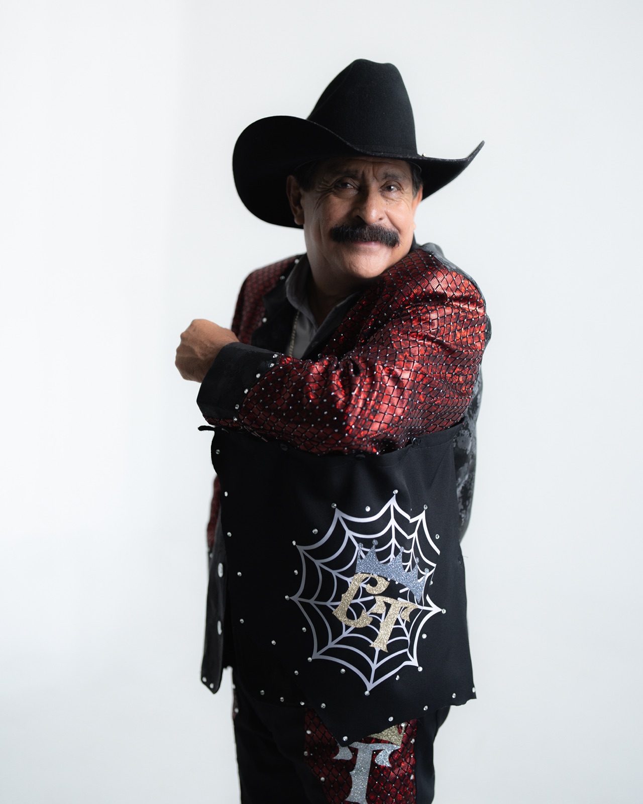 Cosme Tadeo traje rojo