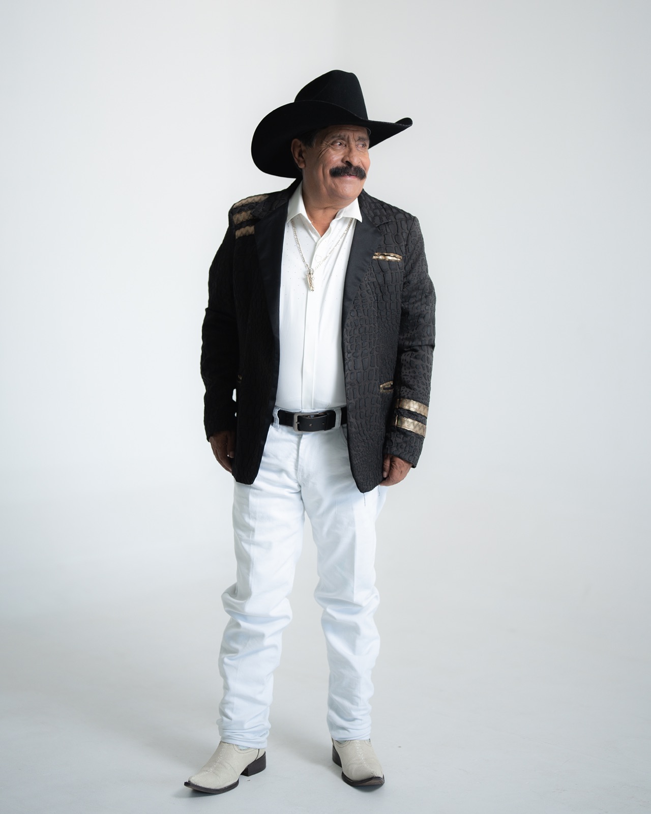 Cosme Tadeo retrato cuerpo entero